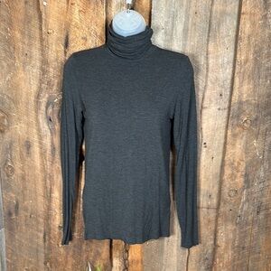Neiman Marcus Charcoal Long Sleeve Turtleneck- size 2 - US Small